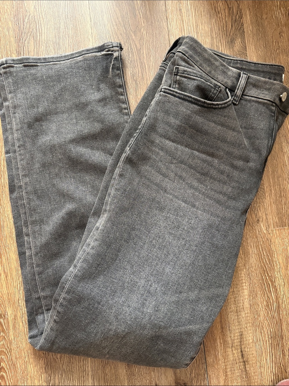 Women's Straight-Leg Gray Jeans with Subtle Stretch